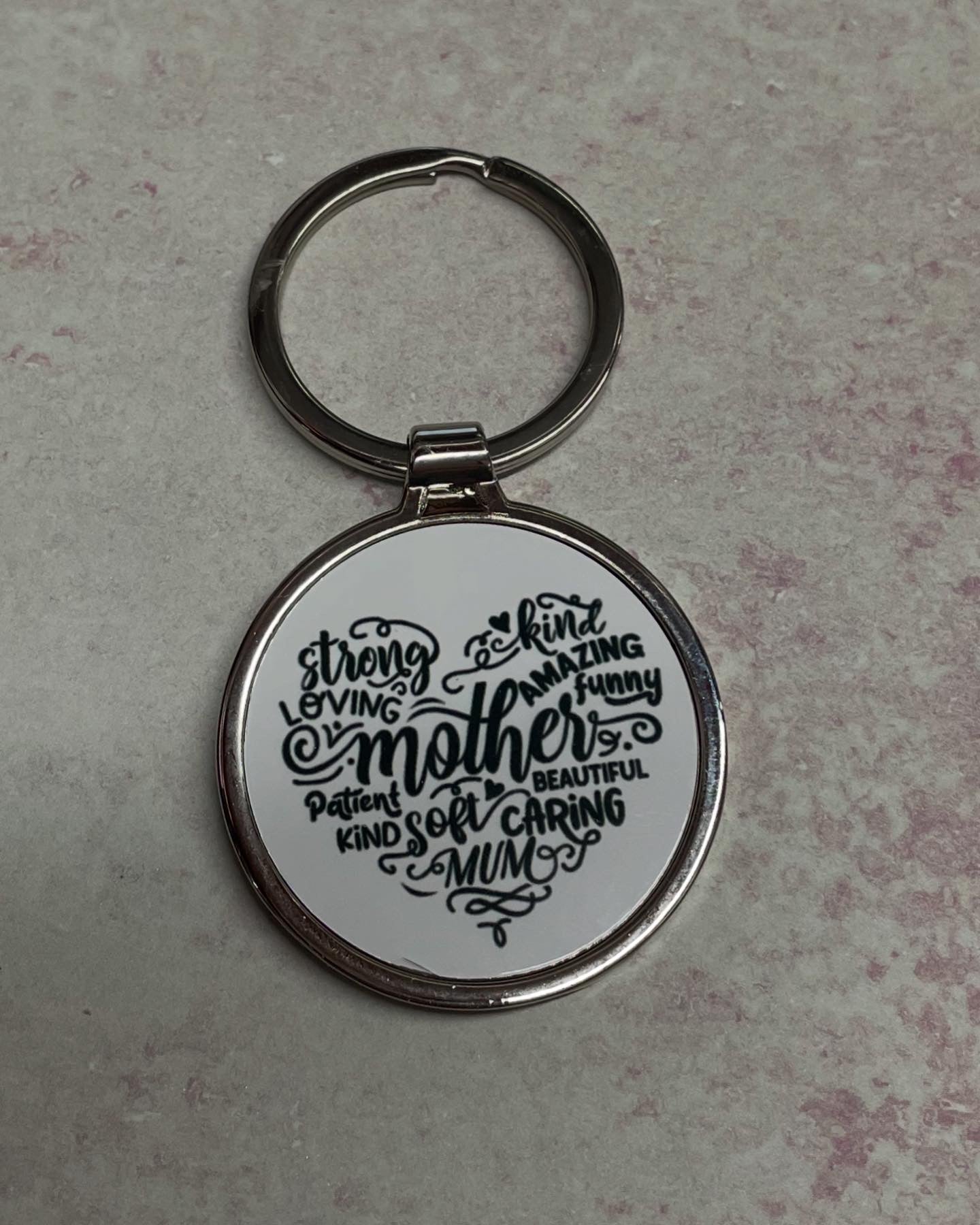 Round , metal keyrings