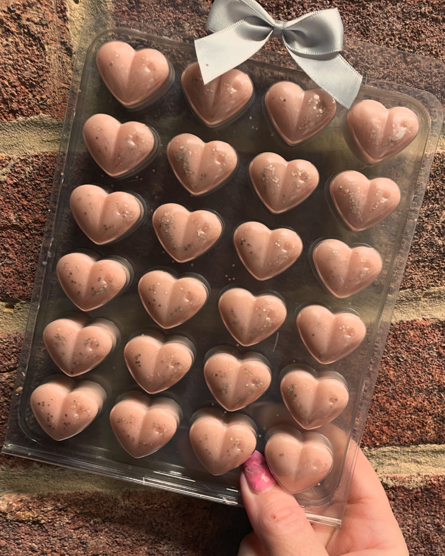 24 heart wax melt clamshell