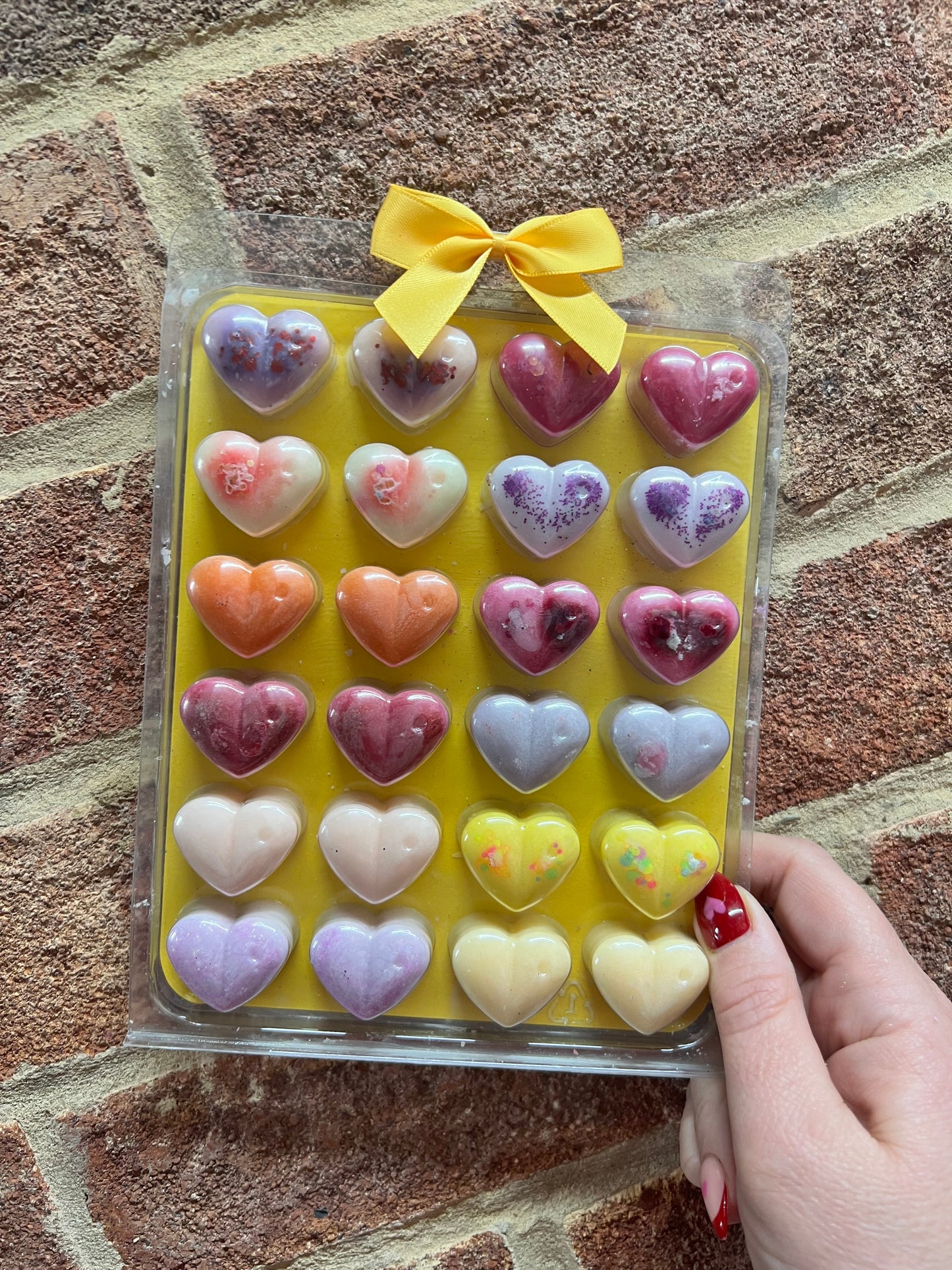 24 heart wax melt clamshell