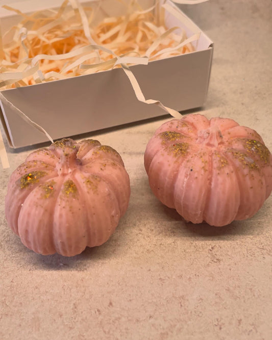 Two 3D pumpkins