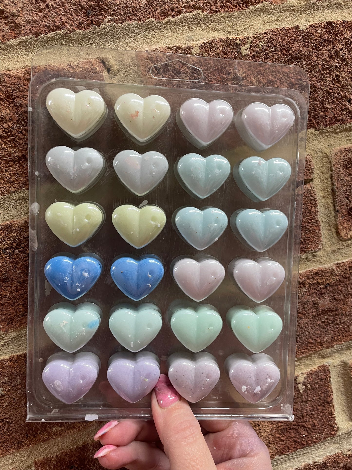 24 heart wax melt clamshell